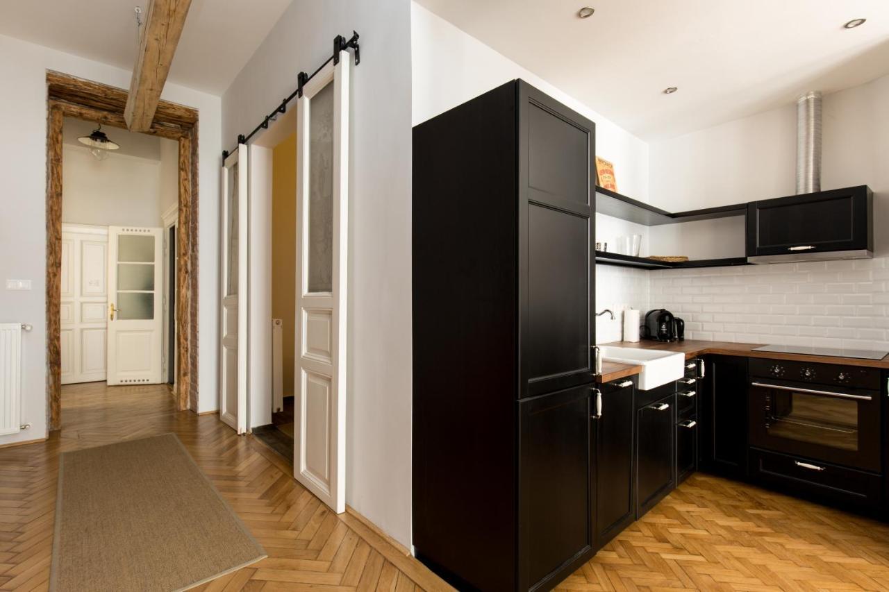 King Rustik & Central Apartment บูดาเปสต์ ภายนอก รูปภาพ